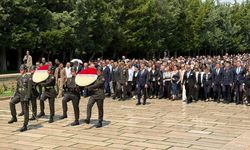 Özgür Özel'den Anıtkabir'e ziyaret