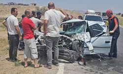 Otomobil ile kamyonet çarpıştı: 1 ölü, 3 yaralı