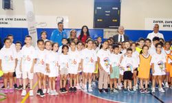 Antalyalı çocuklar zirveye koşuyor