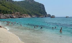 Kleopatra Plajı'na akın ettiler