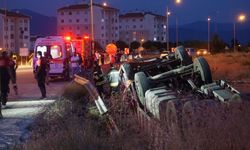 Domates yüklü kamyon şarampole devrildi: 1 ölü