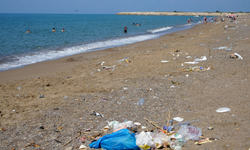 Kumköy Sahili çöplerle boğuşuyor