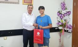 Kumluca'da başarılı üç öğrenciye ödül