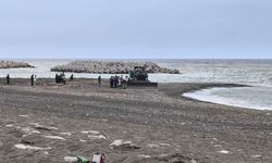 Güneşlenirken iş makinesinin altında kaldı