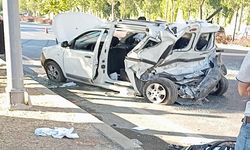Otomobil ile servis minibüsü çarpıştı: 4 yaralı