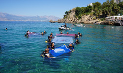 Falezlerde mavi bayrak coşkusu