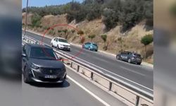 Otomobiliyle ters yönde ilerledi