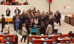 CHP’liler kürsüyü işgal etti