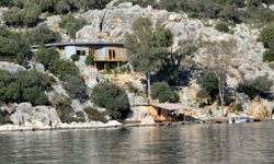 Kaçak villanın yıkımına borç engeli