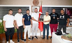 Güreşçilerden Başkan Topaloğlu’na ziyaret