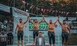 Kemerli güreşçiler kürsüye çıktı