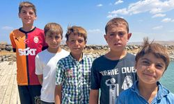 Göle girenin saç rengi değişiyor