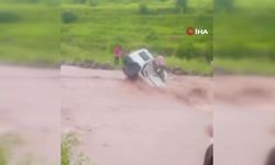 Hindistan’da sel: En az 40 ölü!