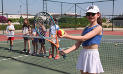 Döşemealtı’ya ücretsiz tenis kursu