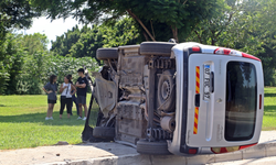Virajı alamadı yan yattı
