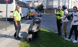 Trafik levhasına çarptı