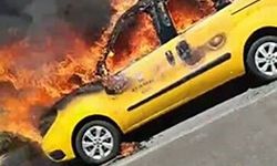 Seyir halindeki otomobil alev aldı