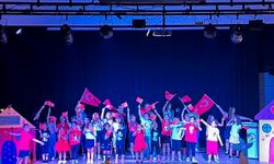 Miniklerden tiyatro gösterimi