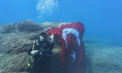 Deniz altında İstiklal Marşı