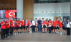 Bakan Bak’tan özel sporculara tebrik