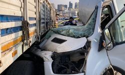 Yurt minibüsü kaza yaptı: 2 ölü