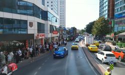 Hediye çek için kuyruğa girdiler