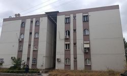 3 katlı apartmanın merdivenleri çöktü