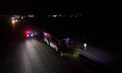 Yolcu otobüsü ağaca çarptı: 1 ölü 13 yaralı