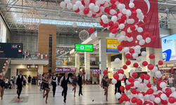 Antalya Havalimanı'nda Zafer Bayramı coşkusu