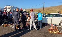 İki araç kafa kafaya çarpıştı: 4 ölü