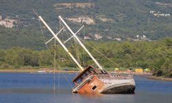 Tekne alabora oldu: 70 ölü