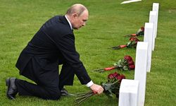 Putin'den Sovyet mezarlarına ziyaret