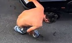 Satırlı saldırgan park halindeki araçlara zarar verdi