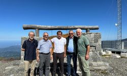 İlk öğrencileriyle bir araya geldi