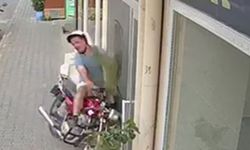 Motosiklet ile iş yerine girdi