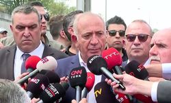 Gürsel Tekin’e su şişesi fırlattılar