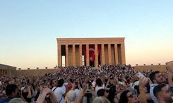 Anıtkabir'e ziyaretçi akını