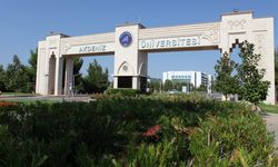 AÜ'de akademisyenlerden gurur tablosu