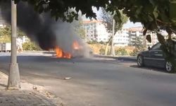 Park halindeki otomobil alev topuna döndü