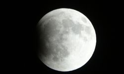 'Kanlı Ay tutulması' başladı