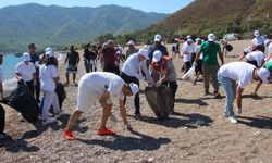 Adrasan Sahili'nde temizlik yaptılar