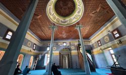 Tarihi cami eserlerini bekliyor