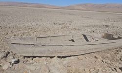 Göl çatlamış toprağa dönüştü