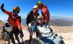 Engelli turist paraşütle atlayış yaptı