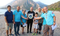 Deniz kaplumbağası koruyucularına plaket