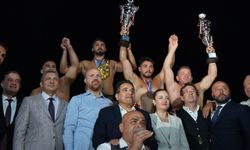 Elmalı’da başpehlivan Enes Doğan