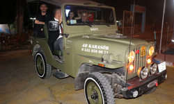 Gaziler klasik otomobillerle gezdi