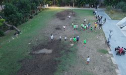 Muhtardan mahallesine futbol sahası