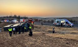 Yolcu otobüsü devrildi: 27 yaralı