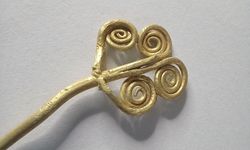 4 bin 500 yıllık altın broş gün yüzüne çıkarıldı